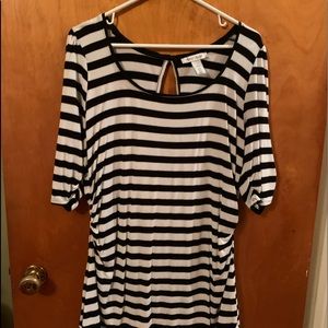 Short sleeve longer top